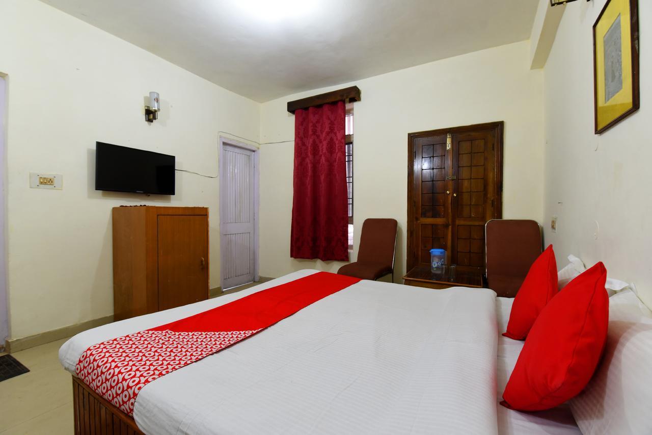 Oyo 13710 Cozy 1bhk Aleo Apartment