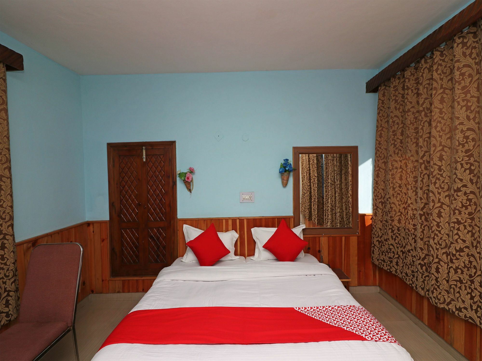 Oyo 13710 Cozy 1bhk Aleo Apartment *